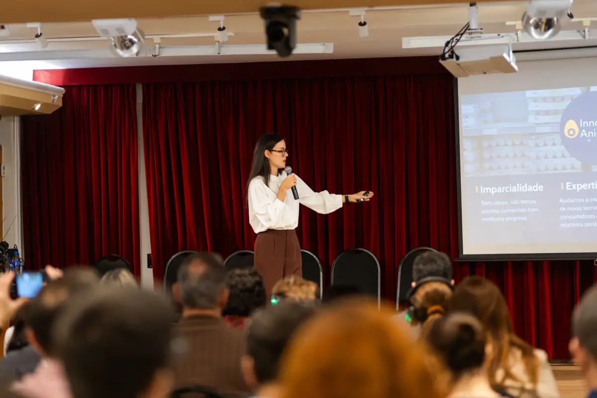 IAA’s Gabriela Menin speaks at the São Paulo in-ovo sexing conference